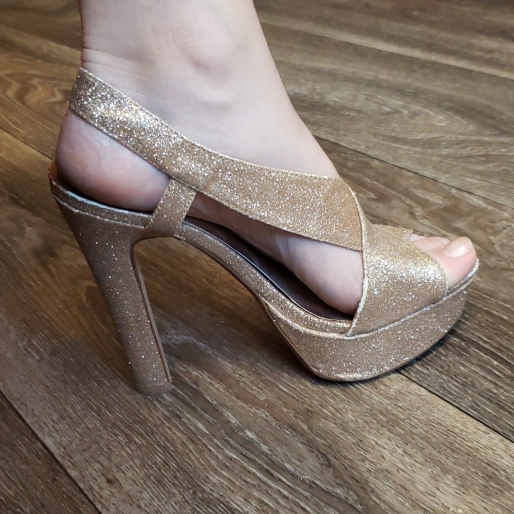 Heels - Picture 3 of 4